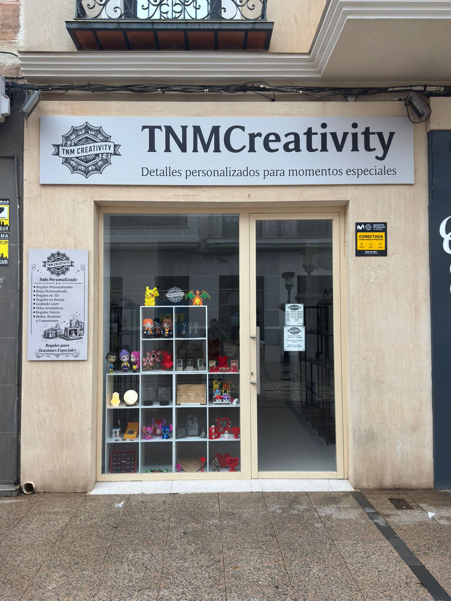 Home 2 Escaparate de la tienda TNMCreativity con figuras y regalos personalizados